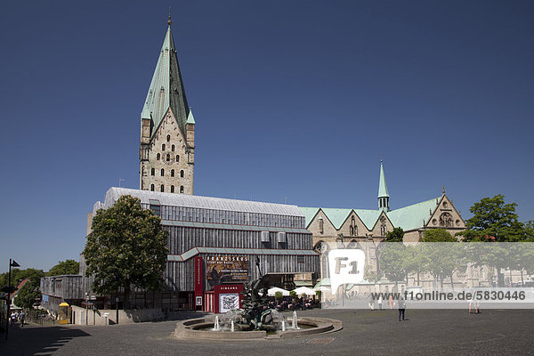 Diözesanmuseum und Hoher Dom zu Paderborn am Markt  Paderborn  Ostwestfalen-Lippe  Nordrhein-Westfalen  Deutschland  Europa  ÖffentlicherGrund
