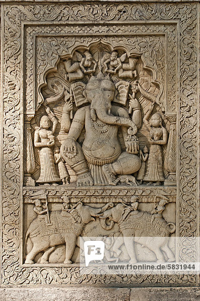 Elefantenköpfiger Gott Ganesha oder Ganpati  Relief auf Cenotaph oder Kenotaph  Grab-Denkmal  Keshar Bagh  Kota  Rajasthan  Indien  Asien
