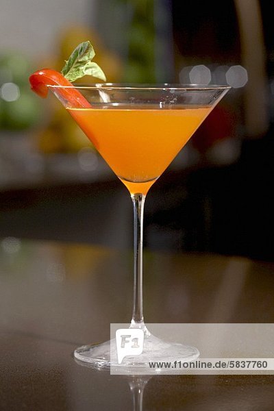 The smoking gun (Cocktail mit Rum und Grapefruit)