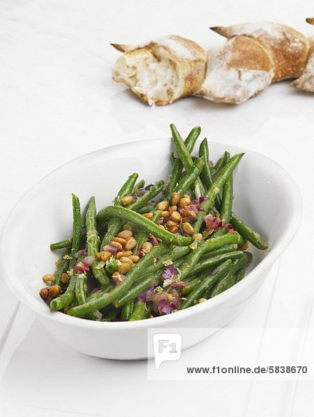 Green bean salad with pine nuts and red onions