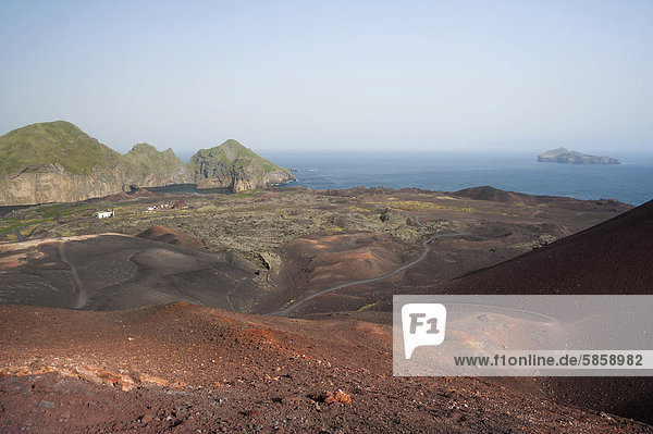 Blick vom Krater Eldfell  Insel Heimaey  Vestmannaeyjar oder Westmännerinseln  Su_urland oder Südisland  Island  Europa