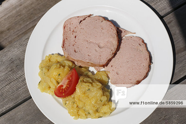 Leberkäs Leberkäse mit Kartoffelsalat Oberbayern Bayern Deutschland Europa