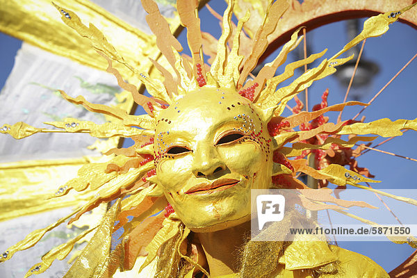 Sonnen-Maske  Großkundgebung gegen drastische Kürzungen bei der staatlichen Solar-Förderung  Berlin  Deutschland  Europa