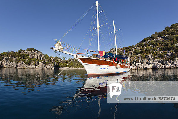 Segeln Reise Küste Boot Anker werfen ankern vorwärts Bucht Mittelmeer Türkei