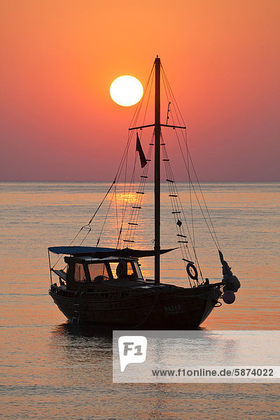 Sonnenaufgang Tretboot Meer Mittelmeer Türkei lykischen Küste
