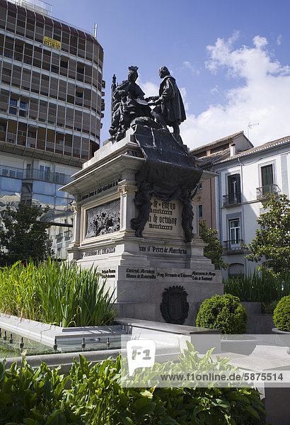Statue Reyes Catolicos  Plaza de Isabel la CatÛlica  Granada  Spanien  Europa  ÖffentlicherGrund
