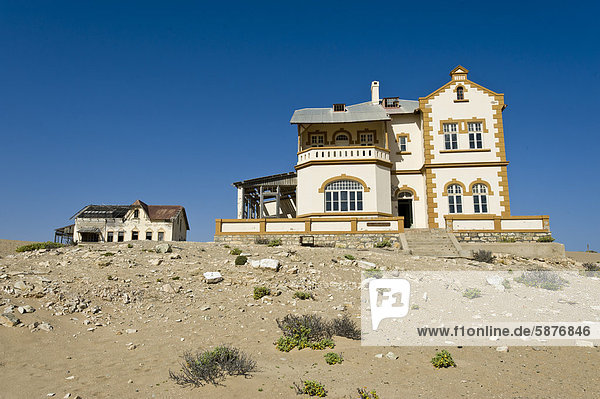 Ruined house of the mine manager  abandoned diamond mine  Kolmanskop  Namibia  Africa