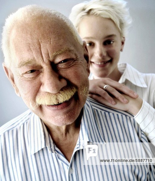 Portrait Enkeltochter Großvater