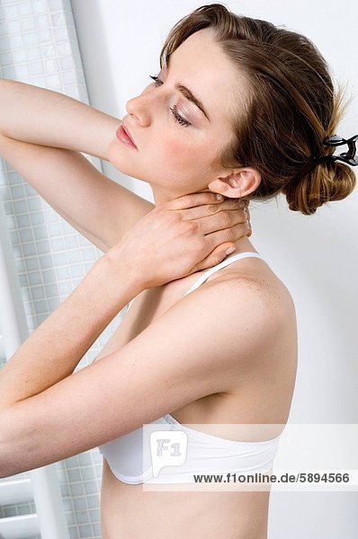 Profil  Profile  Frau  Massage  jung  Seitenansicht