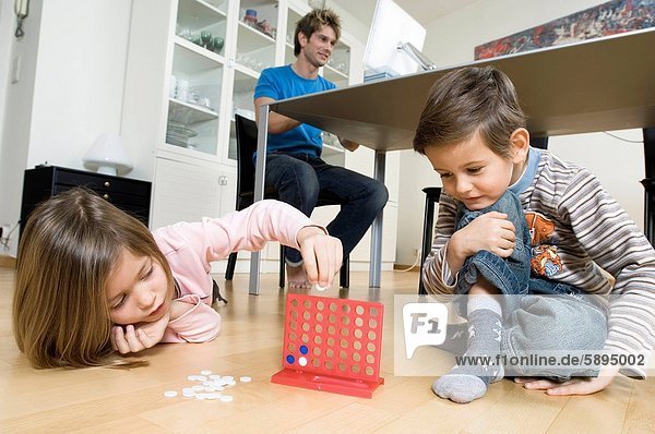 benutzen , Computer , Bruder , Menschlicher Vater , Schwester , Spiel , Hintergrund , spielen