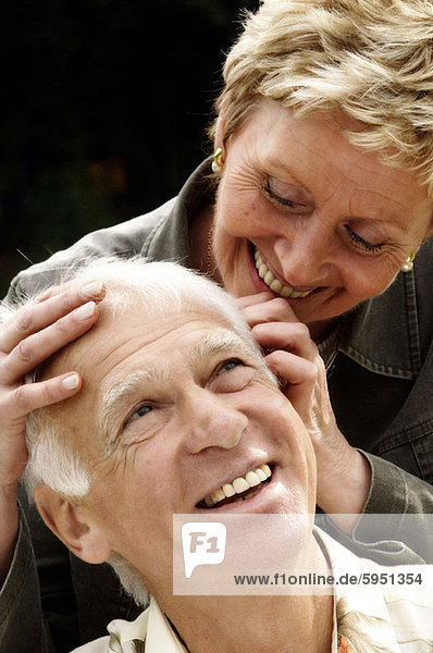 Senior  Senioren  Zusammenhalt  lächeln  Close-up  close-ups  close up  close ups