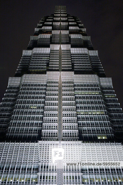 Jin Mao Tower bei Nacht in Shanghai  China