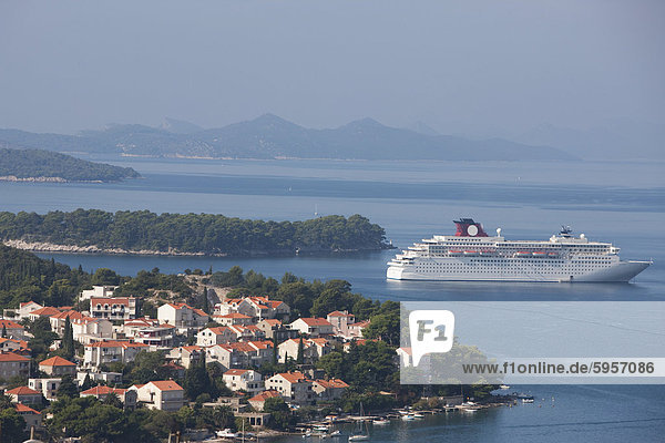 Kreuzfahrtschiffe Ankern im Hafen Gruz  Dalmatien  Kroatien  Europa