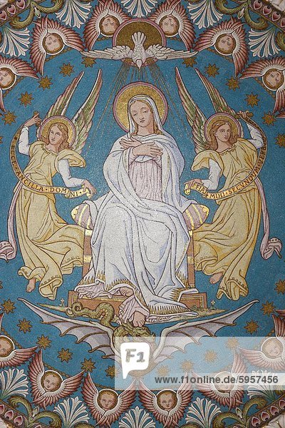 Mosaik von Maria und den Heiligen Geist in Fourviere Basilika Lyon Rhone Frankreich Europa