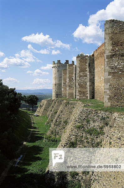 Das 13. Jahrhundert Schloss  gebaut von Friedrich II und erweitert von Charles I  Lucera  Apulien  Italien  Europa