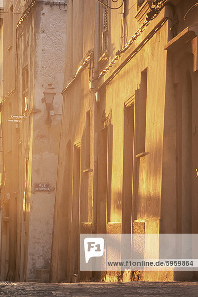 Frankreich Europa Wand Abend Stadt beleuchtet Sonnenlicht Bonifacio Korsika alt