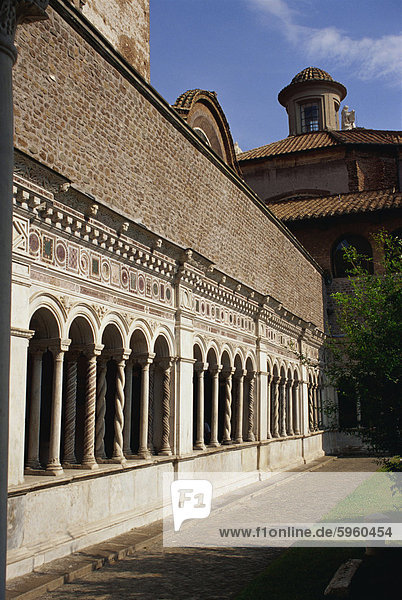 Kreuzgang aus dem 13. Jahrhundert  San Giovanni in Laterano Basilika  Rom  Latium  Italien  Europa
