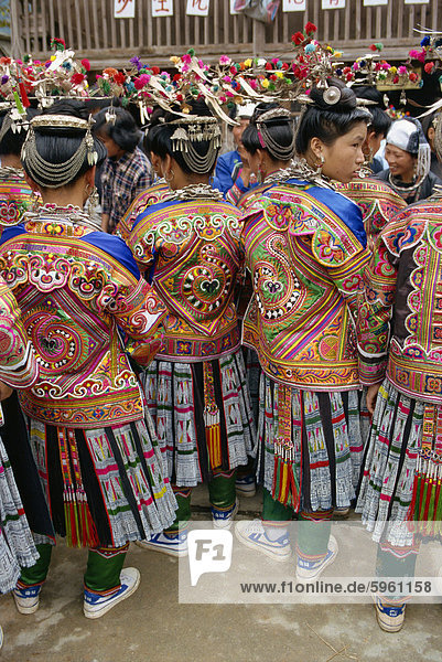 Miao Festival Kostüm  Pingyong  Provinz Guizhou  China  Asien