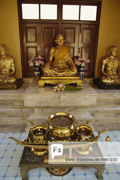 Buddha-Statuen in Goldfolie  Bangkok  Thailand  Südostasien  Asien behandelt