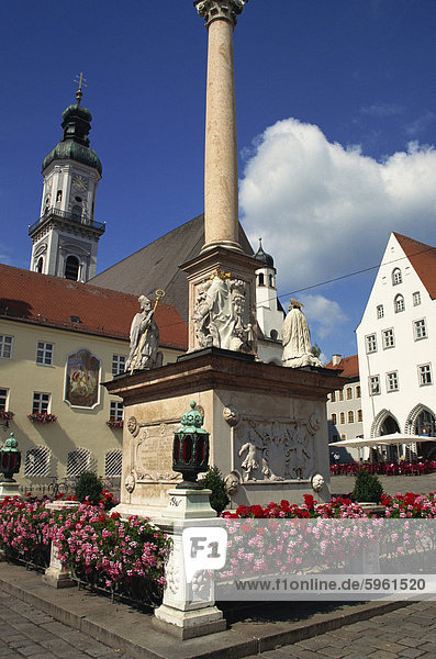 Marias Spalte mit vier Gönner der Stadt Freising  Bayern  Deutschland  Europa