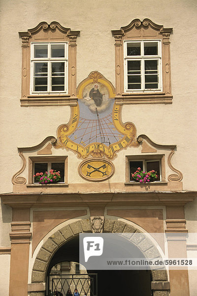So wählen Sie Uhr  Fresken  Erzabtei St. Peter  Salzburg  Österreich  Europa