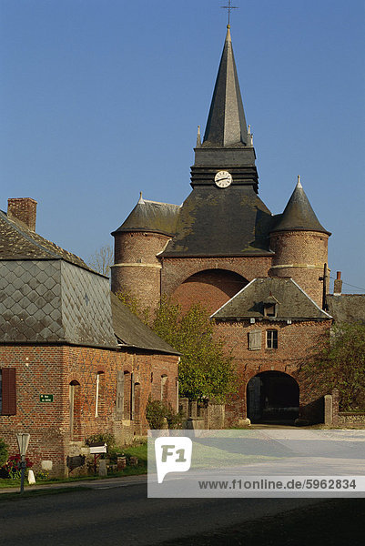 Wehrkirche  Parfondeval  Picardie  Frankreich  Europa