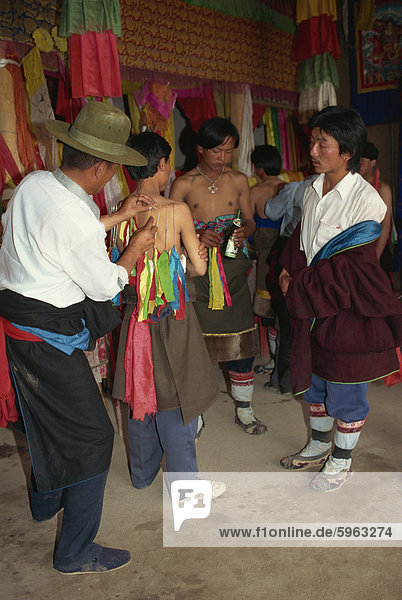Tibetan Harvest Festival  Qinghai  China  Asia