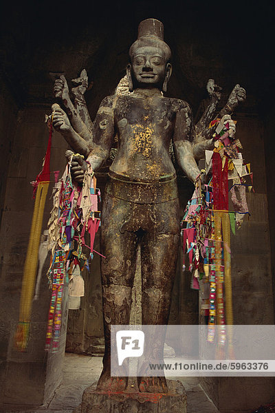 Statue von Vishnu  Westtor  Angkor Wat  Angkor  UNESCO Weltkulturerbe  Siem ernten  Kambodscha  Indochina  Südostasien  Asien