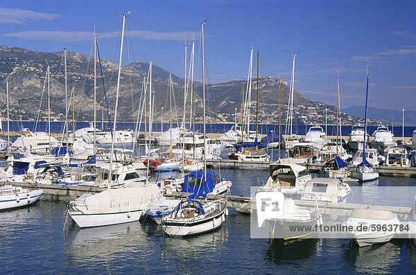 Hafen  St. Jean-Cap-Ferrat  Cap Ferrat  in der Nähe von Nizza  Alpes Maritimes  Provence  Cote d ' Azur  Côte d ' Azur  Frankreich  Mediterranean  Europa