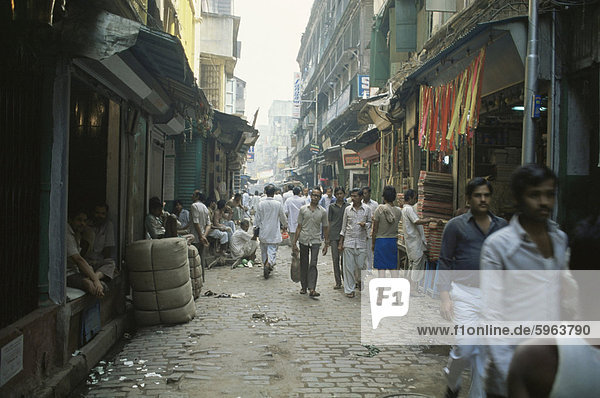 Straßenszene  Kolkata (Kalkutta)  im indischen Bundesstaat Westbengalen  Indien  Asien