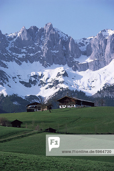 Kaiser Gebirge (Kaisergebirge) Mountain Range aus dem Süden  über Ellmau  Tirol (Tirol)  Österreichische Alpen  Österreich  Europa