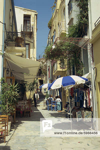 Gassen in der Altstadt  mit Geschäften und Restaurants  Chania  Kreta  Griechenland  Europa