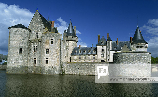 Das Schloss am Sully-Sur-Loire  UNESCO Weltkulturerbe  in Loiret  Loire-Tal  Centre  Frankreich  Europa