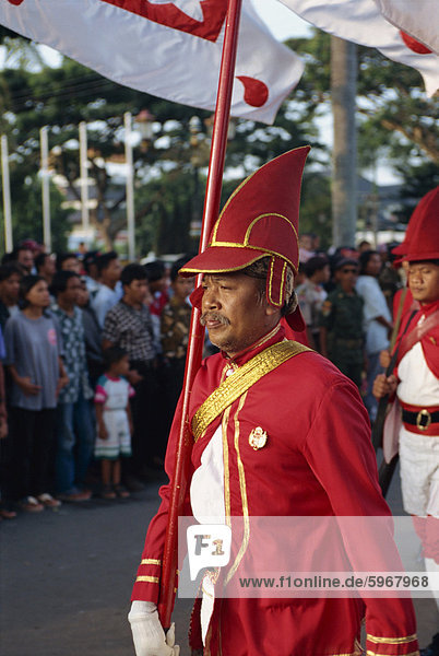 Marschierende Bänder am Geburtstag des Sultans  Jogjakarta  Java  Indonesien  Südostasien  Asien