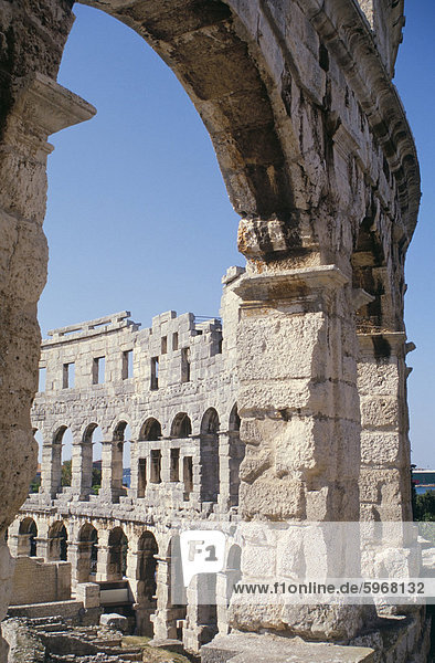 Römisches Amphitheater aus dem 1. Jahrhundert v. Chr.  mit 22000 Kapazität  Pula  Istrien  Kroatien  Europa