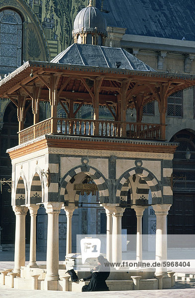 Innenhof des Umayyad Moschee  Damaskus  Syrien  Nahost