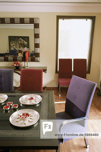 Delhi Hauptstadt am Tisch essen Zimmer Gebäude Reichtum Inhaber Verkäufer bauen Asien Indien neu Residenz
