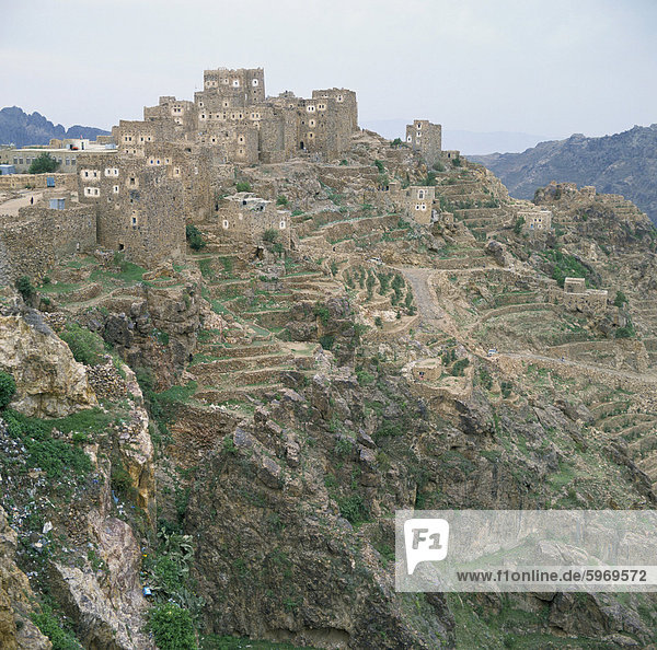 Berg Festung Dorf Feld Naher Osten Arabien Jemen