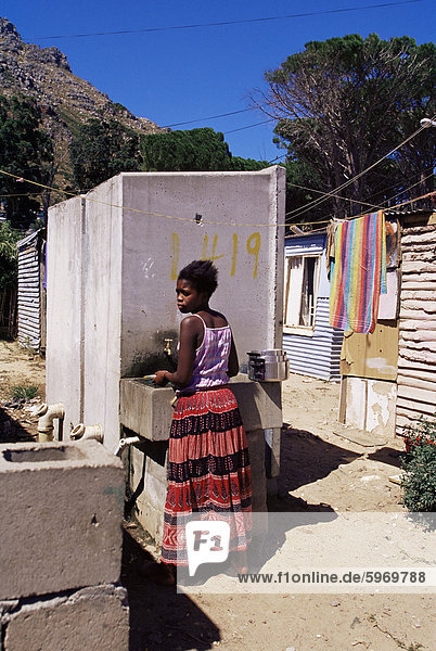 Frau an der Cape Flats  Kapstadt  Südafrika  Afrika