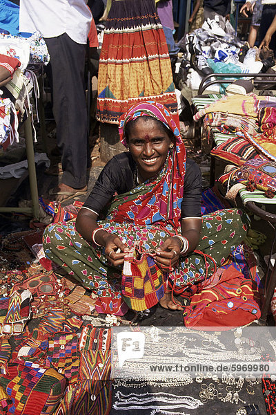 Frau im Markt  Mapusa  Goa  Indien  Asien