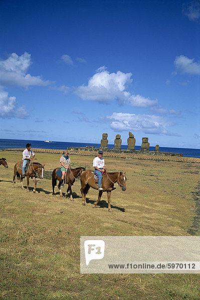 Osterinsel Rapa Nui Baustelle Tagesausflug Tourist Statue Pazifischer Ozean Pazifik Stiller Ozean Großer Ozean reiten - Pferd Raps Brassica napus Chile Moai Südamerika