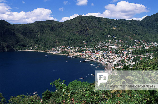 Blick über Soufriere  St. Lucia  Windward-Inseln  West Indies  Caribbean  Central America