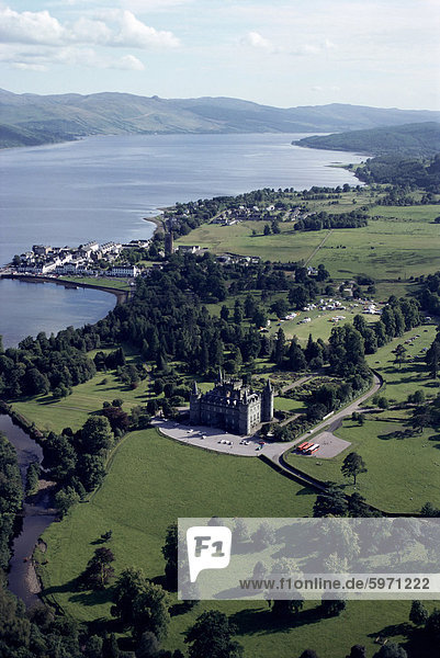 Luftbild von Inverary Castle und Loch Fyne  Inverary  Schottland  Vereinigtes Königreich  Europa