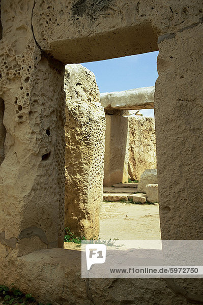 Trilith Tür und entsteinten Stein Dekoration  Megalithische Tempel aus etwa 3000 v. Chr.  Mnajdra  UNESCO World Heritage Site  Malta  Europa