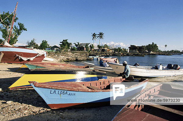 Bayahibe Hafen  Dominikanische Republik  Karibik  Mittelamerika