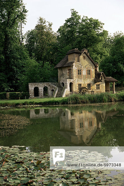 Märchenhaftes Mühle in Marie Antoinette Hameau  Petit Trianon  Versailles  UNESCO Weltkulturerbe  Ile-de-France  Frankreich  Europa