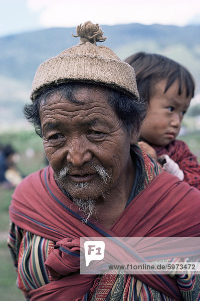 Alter Mann mit Kind  Bhutan  Asien