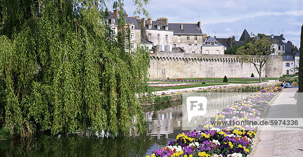 Alte Mauern umgebene Stadt  Vannes  Morbihan  Bretagne  Frankreich  Europa