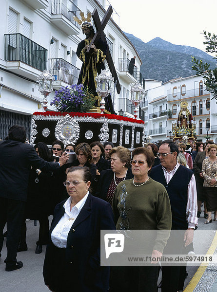 überqueren Europa Freitag folgen Statue gute Nachricht gute Nachrichten Traurigkeit Regenwald Christ Jungfrau Maria Madonna Kreuz Menschenmenge Malaga Prozession Spanien