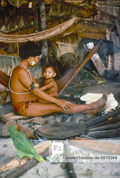 Yanomami-Mutter und Kind  Brasilien  Südamerika